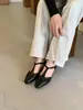 Sandalias cuadradas retro francesas de nicho para mujer con tacón grueso hueco y diseño tallado estilo británico