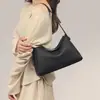 Bolsas Femininas 2026 Novo Modelo Outono e Inverno Couro Genuíno Bolsa de Ombro Transversal Nicho de Luxo Bolsa Almofada de Axila