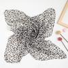 Lenço de Seda Pequeno Estampado de Leopardo Moda Outono para Board Scarf Scarf Decorativo Quente Profissional Lenço Quadrado Pequeno Europeu e Americano para Mulheres