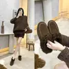 2026 Nieve Retro Rodete de Pelo Rizado Zapatillas Perezosas Mujer Moda Versátil Mate Suela Plana Punta Cuadrada Birkenstock Medias Zapatillas Modernas