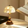 Luminária de mesa Yue Ruo, decoração de quarto, abajur de cabeceira, concha do Mar do Sul retrô, madeira maciça, latão, iluminação ambiente, sala de estar, escritório, estilo luxo leve