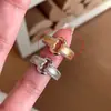 Anel Dourado Estilo Antigo com Brilho de Diamante para Mulheres Retrô Nicho Alto Padrão Luxo Leve Versátil Aberto Tendência 2025
