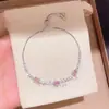 Pulsera con colgante ovalado de circón rosa fresco con un diseño único, personalidad de nicho, lujo ligero y sensación de alta gama