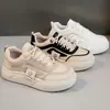 Zapatillas blancas para mujer 2024 verano nuevo malla transpirable versátiles casuales ligeras populares deportivas para mujer