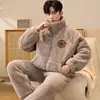 Conjunto de pijama masculino de inverno com capuz e zíper, em flanela coral com estampa de desenho animado, de manga comprida, modelagem solta, quente e espesso, com gola alta