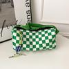Bolsa Tabuleiro de Xadrez Design de Nicho Feminino 2022 Nova Popular Versátil Bolsa de Ombro Transversal Bolsa Explosiva Cilindro Bagel
