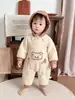 Mameluco acolchado con capucha estilo coreano para bebé con aplicación de oso, conjunto de algodón de invierno para recién nacido, traje para gatear para salidas de bebé