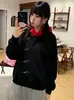 Sudadera con capucha de estilo americano, color oscuro y atrevido en bloques de color, con diseño de botón metálico diagonal, corte holgado, manga larga, venta al por mayor