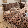 Conjunto de cama de quatro peças em veludo de leite de inverno, espessado, acolchoado e forrado com fleece, lençol de casal e capa de edredom