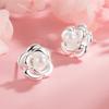 Pendientes de perlas de camelia para otoño e invierno, estilo Chanel, pendientes únicos, diseño de nicho, vestido de lujo ligero retro de alta calidad.