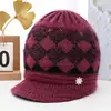 Sombrero de invierno para mujeres de mediana edad y ancianas, cálido con forro de terciopelo, gorro de lana tejido, protección contra el frío para señoras mayores, sombrero de algodón de ala ancha con pelo de conejo