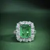 Colgante de Diamante Verde Retro Europeo y Americano Anillo Abierto Aretes de Alta Gama Incrustación de Lujo Traje de Esmeralda Sintética Cultivada