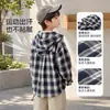 Camisa con Capucha de Cuadros Estilo Coreano para Niños de Primavera y Otoño 2026 Nuevo Estilo Chaqueta Cardigan Guapa para Niños Medianos y Mayores