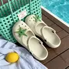 Sapatos Fofos de Tomate Vermelho com Furos para Balé Feminino Verão Uso Externo Sola Grossa de EVA Antiderrapante Mary Jane Bico Fechado Sandálias de Praia