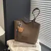 Bolsa Grande Casual Retrô Transfronteiriça para Mulheres 2025 Nova Moda Outono e Inverno Bolsa Tote de Alta Qualidade para o Dia a Dia Grande Capacidade