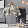 Conjunto de Tres Piezas de Manga Larga de Moda para Niños 2026 Nuevo Estilo Primavera y Otoño Casual con Bolsillo y Logo Conjunto de Tres Piezas Moderno