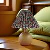 Lámpara de Mesa Plegada Retro Estilo Nórdico Ambiente Cálido y Romántico Lámpara de Mesita de Noche Avanzada Nogal Luz Nocturna Creativa