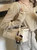Bolso pequeño popular transfronterizo con remaches para mujer, nuevo bolso cuadrado pequeño de moda versátil 2026 para el hombro, bolso de hombro retro para commuting