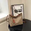 Bolsa de Hombro Cruzada Casual Nueva Moda Viajero Retro Textura Bolsa de Axila Gran Capacidad Hombro Único Diagonal Bolso Tote Patrón Antiguo Tendencia