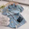 Conjunto Jeans Estilo Coreano para Meninas Verão 2026: Conjunto de Duas Peças: Top Jeans de Manga Curta com Gola Reversível + Shorts Florais