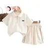 Conjunto de Duas Peças para Meninos Verão 2025: Camisa de Manga Curta com Shorts Casuais Estilosos para Crianças Pequenas, Roupa da Moda com Gola Reversível