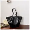 Bolso tote de cuero encerado vintage para el trabajo, nuevo bolso tote casual de gran capacidad de nicho, bolso de hombro versátil para mujer
