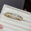 Pulsera Móvil Retorcida Forma de Gota de Agua con Circonia Chapada en Oro Real de 18K Pulsera de Gama Alta con Estilo Nicho Joyería de Mano Simple y a la Moda para Mujeres