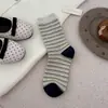 Calcetines a rayas de bloques de color estilo coreano para mujer, calcetines de media pantorrilla, calcetines holgados de moda estilo japonés para celebridades de internet, calcetines largos vintage artísticos sin costuras