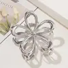 Pinza Metálica de Flor Pinza Pequeña para el Cabello Mujer 2025 Nuevo Parte Trasera de la Cabeza Sentido de Alta Gama Pinza para Recogido Pinza de Tiburón Accesorios para el Cabello