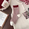 Calcetines Rojos de Año Nuevo para Mujer, Patrón de Copo de Nieve Diamante Retro Puntos, Año del Zodiaco, Festival de Primavera, Sin Costuras, Pelo de Conejo, Puño de Burbuja, Calcetines de Caña Media