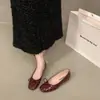 Primeiro Encontro Temporada Laço Prateado Sapatos Femininos 2026 Verão Estilo Francês Sapatilhas Vermelhas para Combinar com Saias