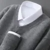 100% Lana Pura Otoño e Invierno 2025 Suéter de Punto Cachemir de Color Sólido Holgado con Cuello en V para Hombre Suéter Cálido