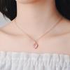 Collar plateado de estilo coreano con colgante de piedra de hibisco sintética para mujer, cadena de clavícula de cristal rosa en forma de corazón, oro rosa, venta directa de fábrica.