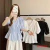 Estilo Coreano 2026 Verão Novo Cintura Marcada com Pregas Cor Sólida Estilo Doce Suave Gola V Slim Manga Curta Camisa Top para Mulheres