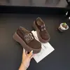 Sapatos Birkenstock totalmente fechados de sola grossa para mulheres 2026 outono novo estilo mocassins que aumentam a altura para pessoas baixas estilo retrô versátil casual sapatos de dia a dia