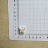 Nova Série Versátil de Gatinho com Tema de Morango Estilo Japonês Pequenos Acessórios Artesanais DIY Cola de Creme Adesivos para Carro Decorações de Botão de Vaso Sanitário