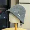 Nuevo Sombrero de Pescador de Punto de Alta Calidad para Mujer Otoño Cubierta Facial Lisa Versátil Sombrero de Cubo Adelgazante Sombrero Tipo Cubeta Moderno