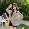 Conjunto de bikini a rayas blancas y negras con cubierta de manga larga, estilo casual y relajado, traje de baño de un hombro, traje de baño de playa dividido