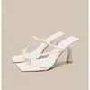 Zapatillas antideslizantes de color liso para uso diario en exteriores que aumentan la altura, tacones altos de moda estilo Chanel con tacón de copa de vino para el verano de 2026