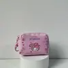 Lindo y femenino, monedero llavero de lipstick de alta apariencia con diseños de Kuromi y perro blanco grande, bolsa portátil de PU con cremallera