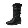 Botas femininas de cano médio, novos modelos outono e inverno, botas curtas pretas e brancas com aumento interno de altura, botas de boca larga femininas, botas femininas, botas Martin