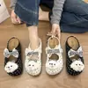 Nuevas pantuflas cerradas de estilo caricatura para mujer, sandalias cerradas de lunares lindas y a la moda, zapatos de diseño otoño 2026