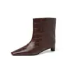 Botas femininas de perna larga feitas de couro bovino de duas camadas, novo estilo outono e inverno, bico quadrado, salto kitten, salto médio, botas femininas curtas de calçar, botas de perna reta