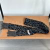 Cachecol de Franjas Leopardo Retrô de Nicho Feminino 2024 Outono e Inverno Novo Estilo Coreano Cachecol Pequeno Tricotado em Lã de Alta Qualidade