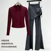 Conjunto esportivo de duas peças emagrecedor e que valoriza a silhueta para mulheres, com jaqueta de manga longa e gola alta, calça-saia com cordão e roupa para treinamento físico e yoga