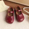 Novo Estilo de Primavera Sapatos Infantis Retrô de Couro Trançado Cor Sólida com Cipós Envoltos, Sapatos Individuais Versáteis para Meninas de Couro, Sola Macia, Bico Redondo
