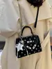 Bolso cuadrado pequeño de lunares para mujer, nuevo bolso cruzado versátil de moda estilo coreano para el verano 2026, bolso de hombro simple para el día a día