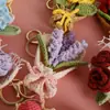 Dulce Colgante de Ramo Tejido a Mano, Elaborado Adorno de Ramo de Flores de Ganchillo de Hilo, Encanto Creativo de Bolso de Flores Hecho a Mano