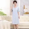 Bata de verano modal fina y fresca de Yu Zhaolin para madres de mediana edad y mayores, estilo de longitud media