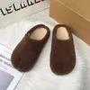 Meias-pantufas fechadas confortáveis para mulheres, novo estilo outono 2026, para usar ao ar livre, pantufas de algodão para pessoas preguiçosas, sapatos casuais versáteis para pessoas baixinhas